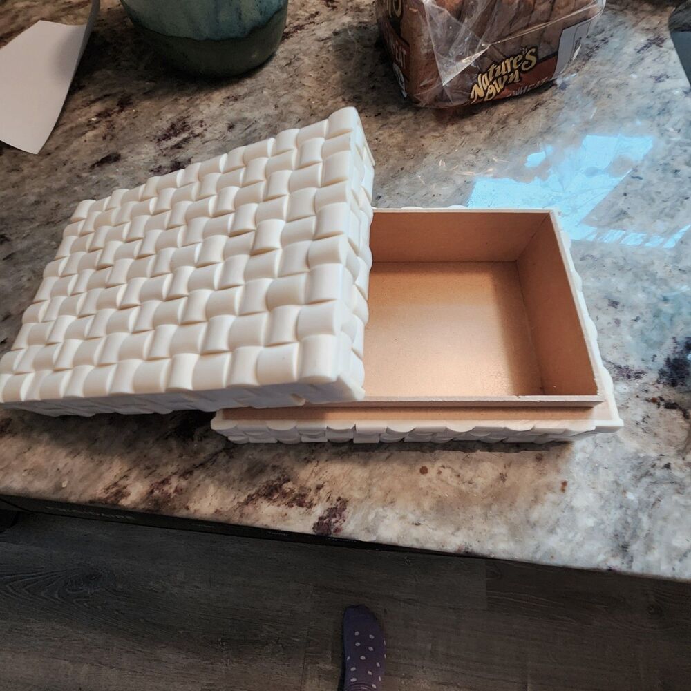 Basket Weave Textured Decorative Storage Trinket Box with Lid – 7x5x3